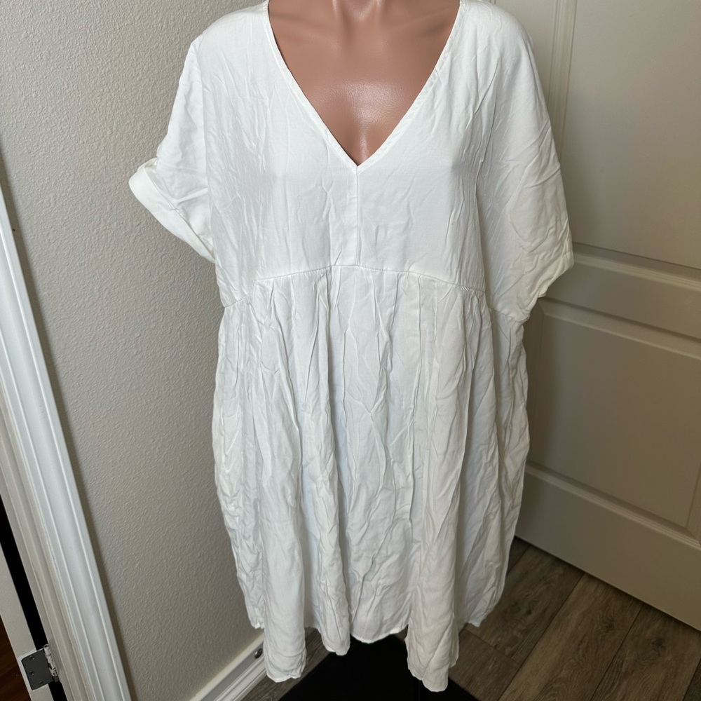 entro White V-Neck Midi Dress